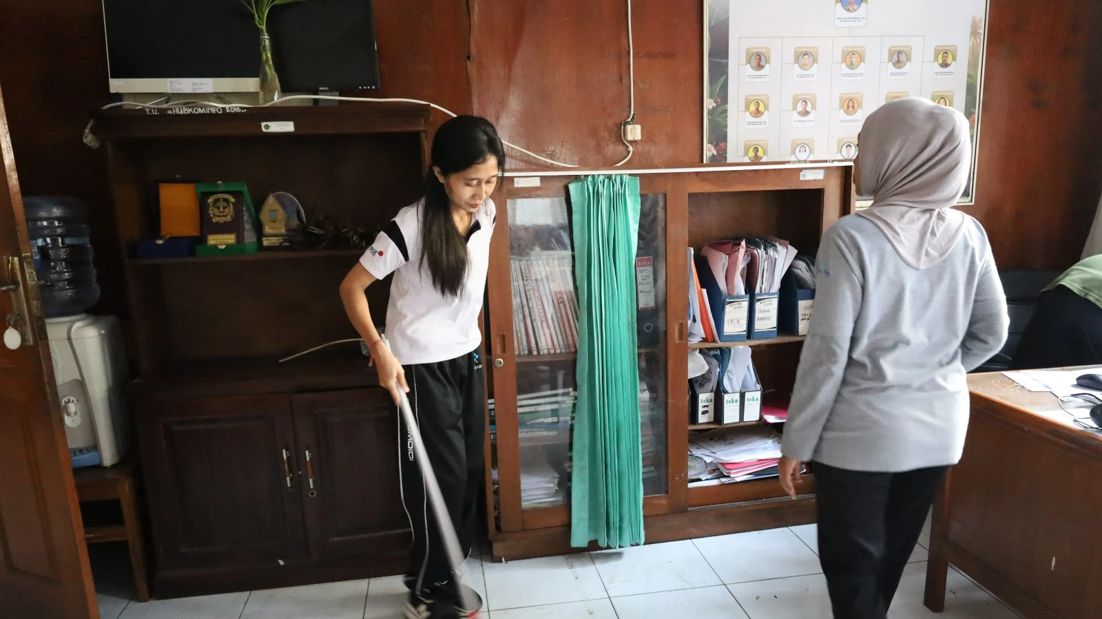 Senam Pagi dan Bersih-Bersih, Pemkab Jembrana Awali Aktivitas dengan Semangat dan Kebersamaan