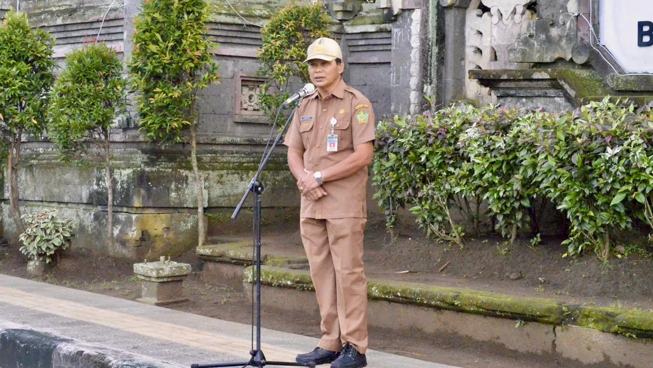 Pimpin Apel Pagi, Kadis PUPR Perhubungan Jembrana Soroti Kedisiplinan dan Tertib Lalu Lintas ASN