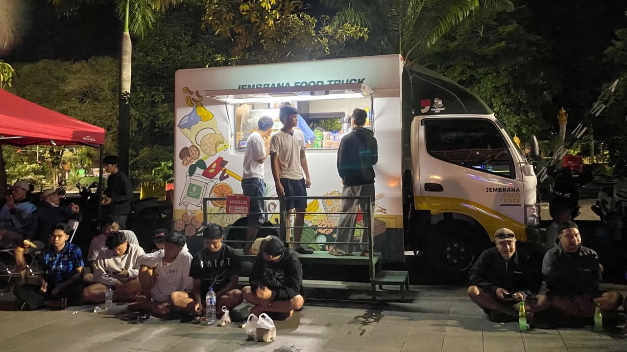 Pemkab Jembrana Satukan Pecinta Sepak Bola Lewat Nobar Semifinal Inggris vs Argentina