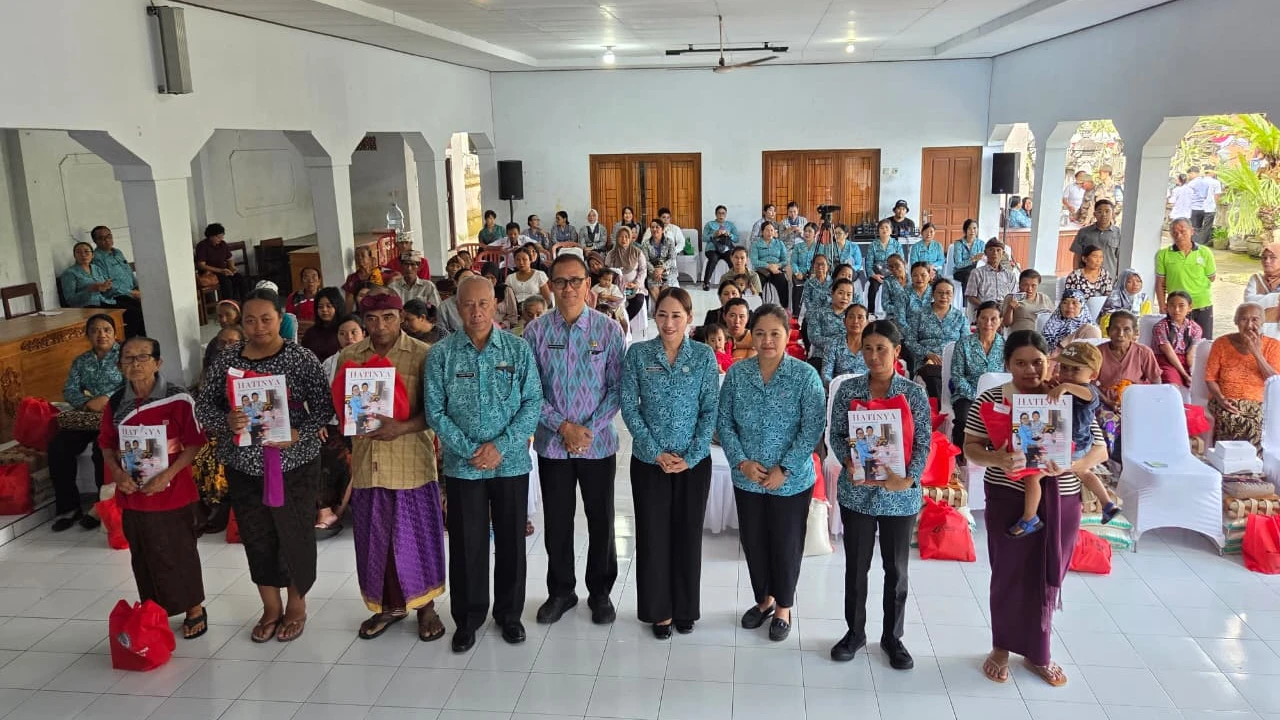 Ketua TP PKK Jembrana, Ny. Ani Setiawarini Kembang Hartawan, Sukses Kawal 4,5 Ton Beras & Aksi Sosial di "Bumi Makepung"