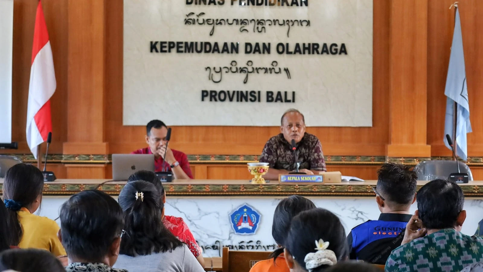 Membentuk Generasi Kompeten Melalui Penyelenggaraan Praktik Kerja Lapangan SMK Negeri 1 Negara 2026/2027
