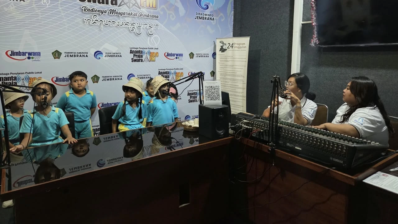 Kenalkan Dunia Penyiaran Sejak Dini, PAUD Cemara Kasih Kunjungi Radio Ananta Praja Swara