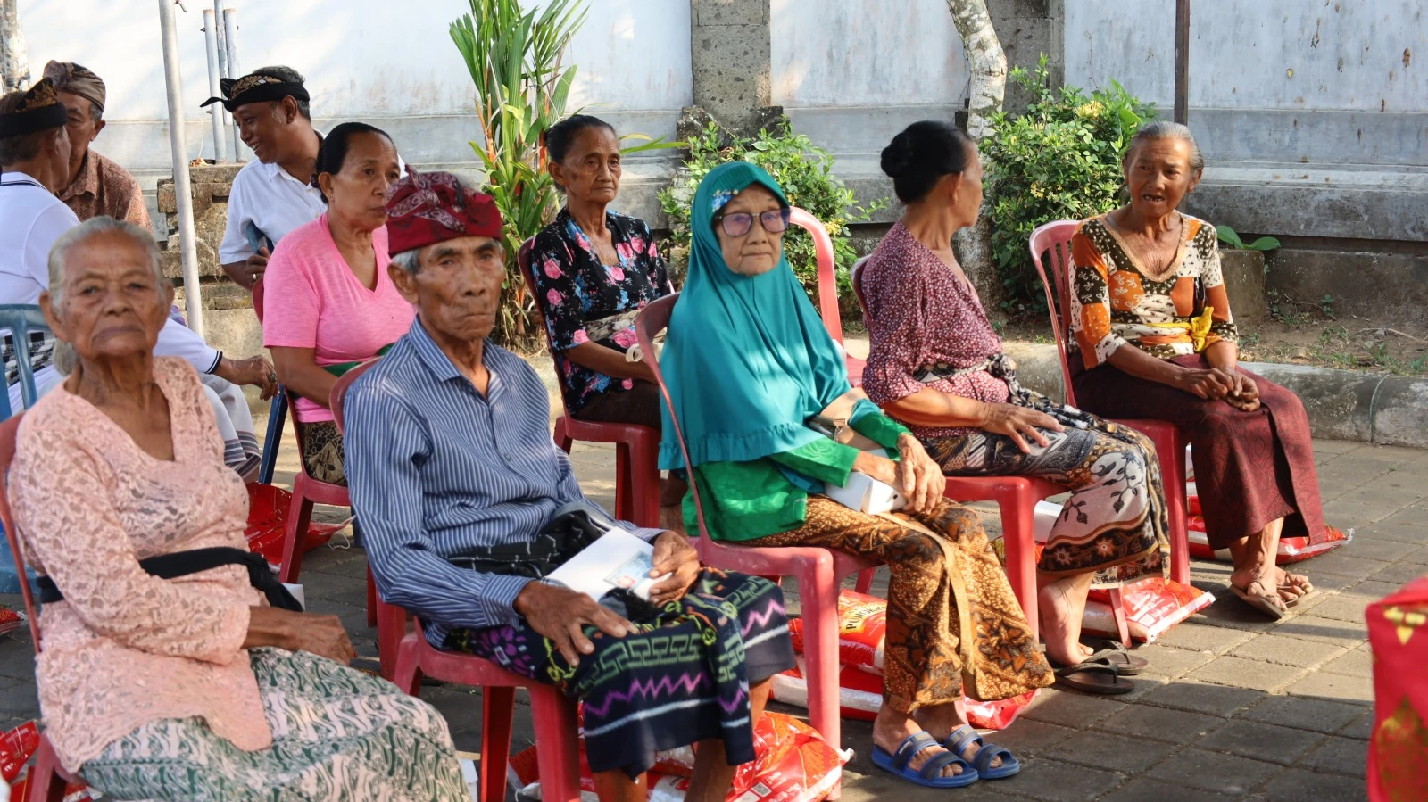 Bentuk Perhatian Pemerintah Kabupaten Jembrana terhadap Lansia, Salurkan Bantuan Beras Bagi 367 Penerima Manfaat