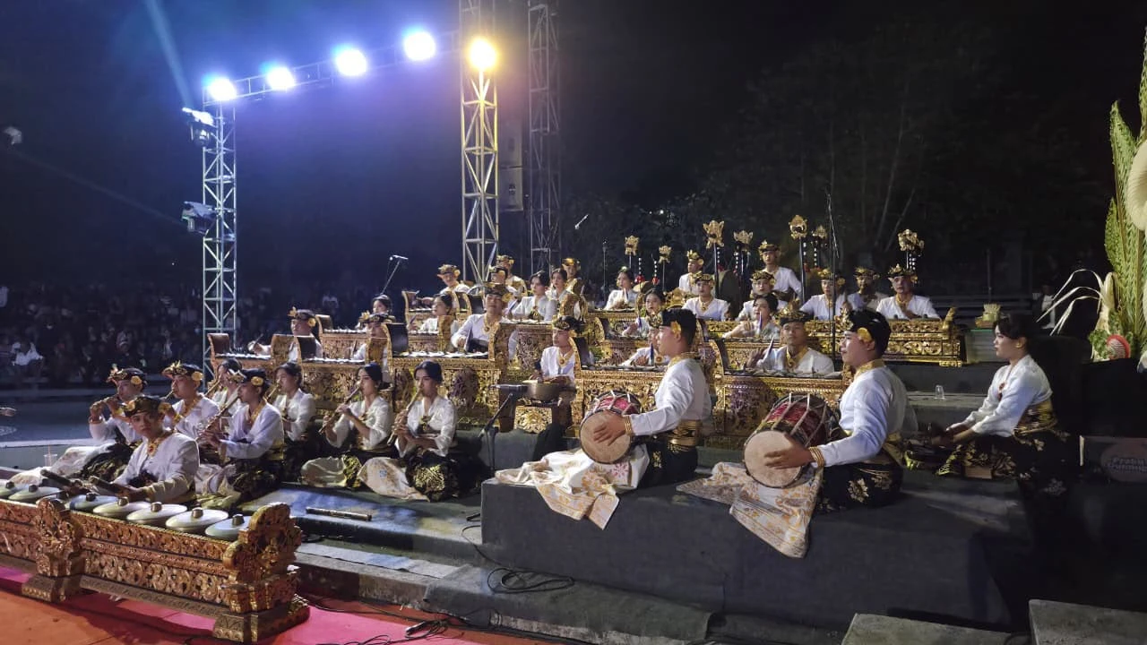Duta Kecamatan Melaya Bersama Pendamping SMPN 4 Mendoyo Tampilkan Harmoni Terbaik di Panggung Gong Kebyar Anak-Anak