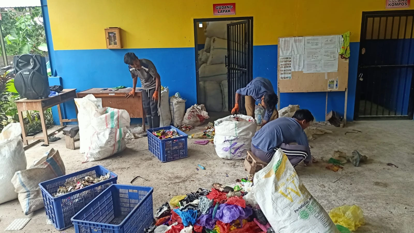 Jembrana Perkuat Pengelolaan Sampah Berbasis TPS3R: Dorong Pemilahan dari Rumah Tangga
